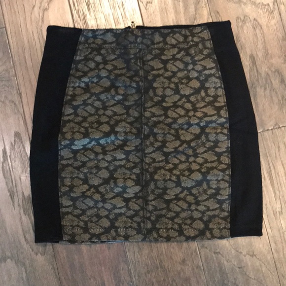 Aritzia Talula Skirt - Picture 1 of 2